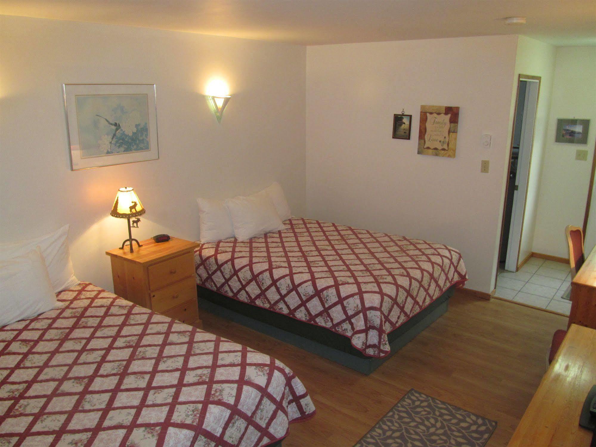 Little Beach Resort Ucluelet Bagian luar foto