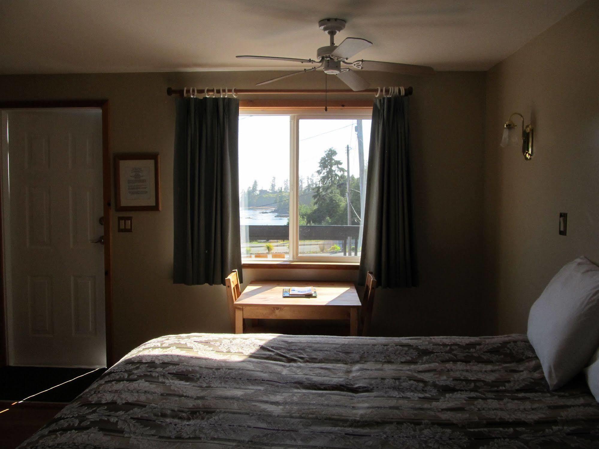 Little Beach Resort Ucluelet Bagian luar foto